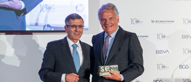 Ignacio Garralda, presidente de Fundación Mutua, recoge el Premio Seres