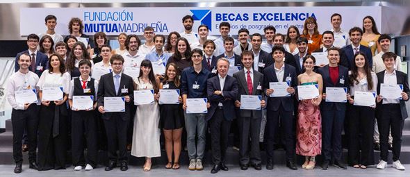Grupo de jóvenes de becas de posgrado 2026