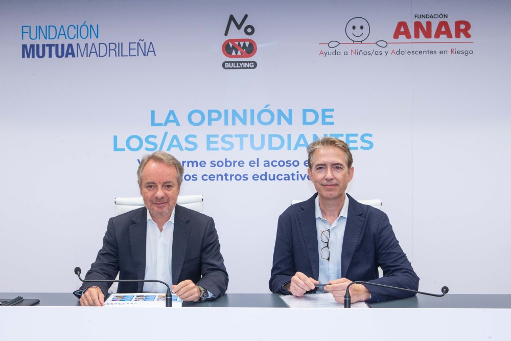 Lorenzo Cooklin, dtor gral Fundación Mutua, y Benjamín Ballesteros, dtor técnico F. ANAR (dcha)
